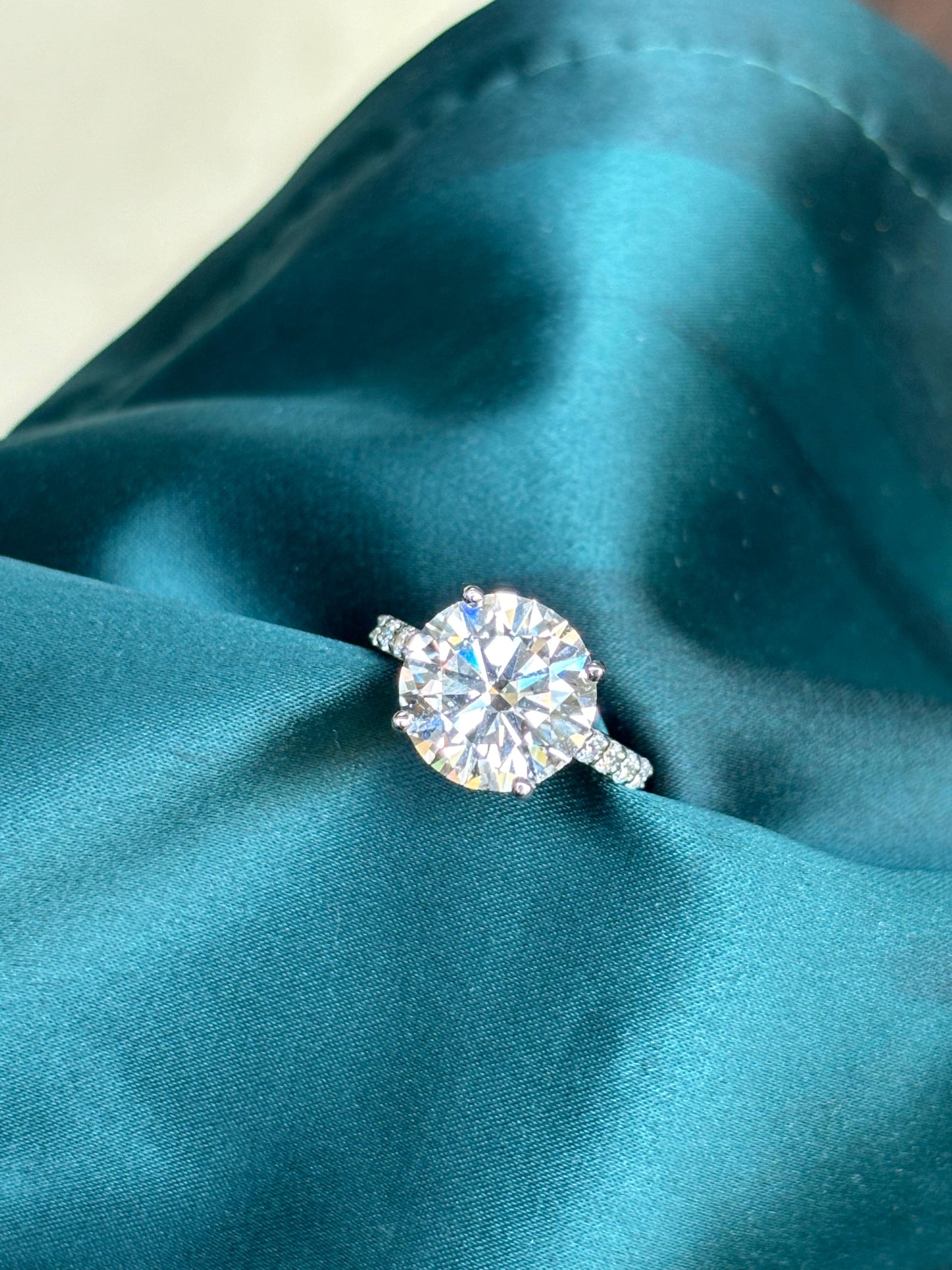 5 Carat Diamond Ring in 18Kt Gold