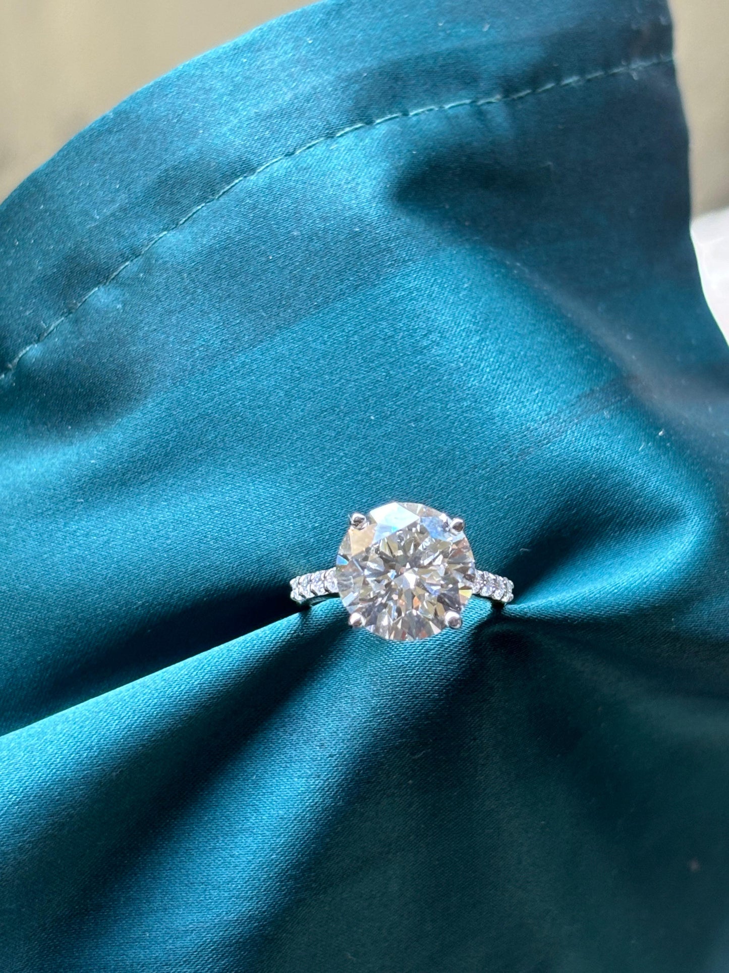 5 Carat Diamond Ring in 18Kt Gold