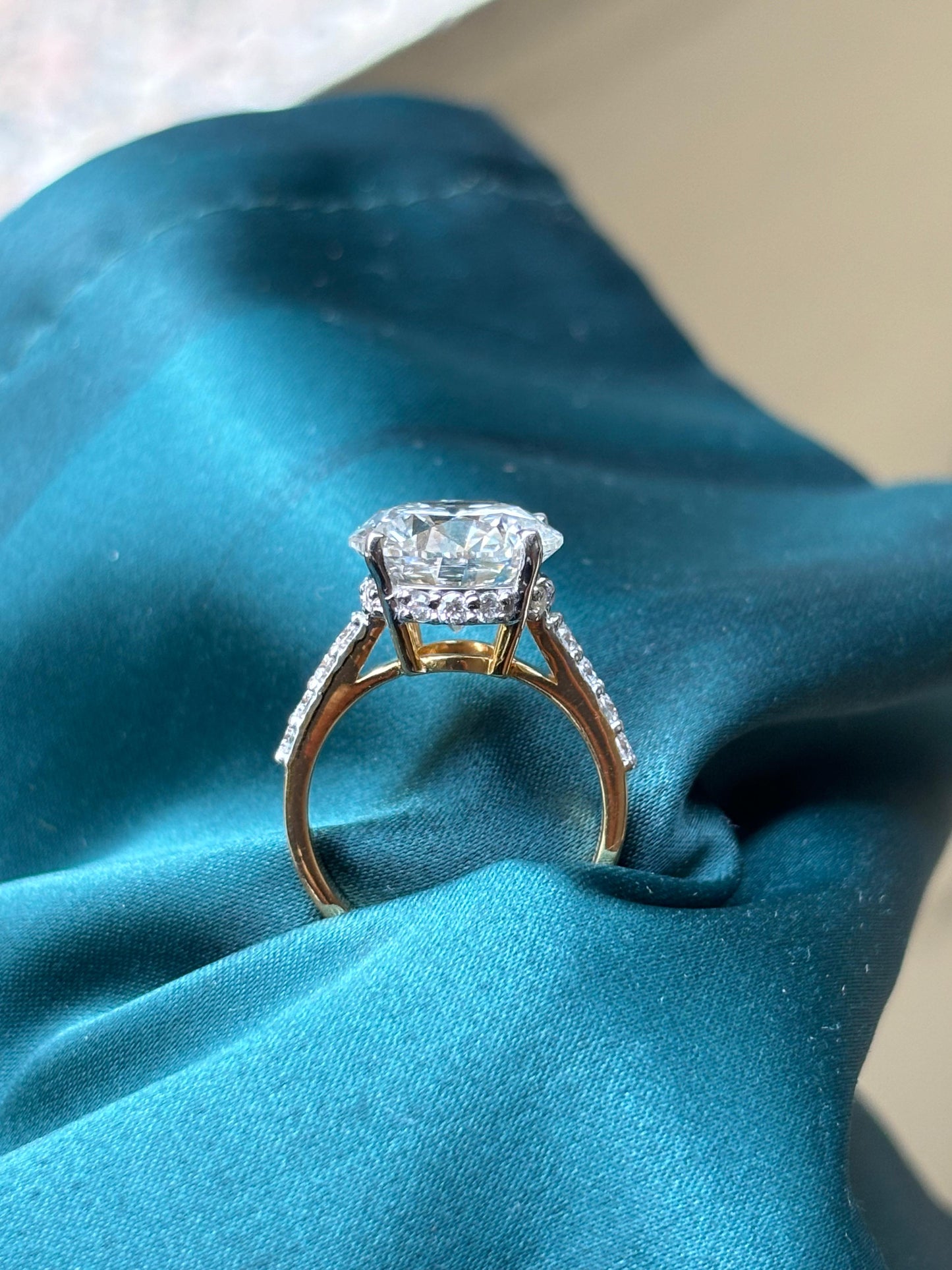 5 Carat Diamond Ring in 18Kt Gold