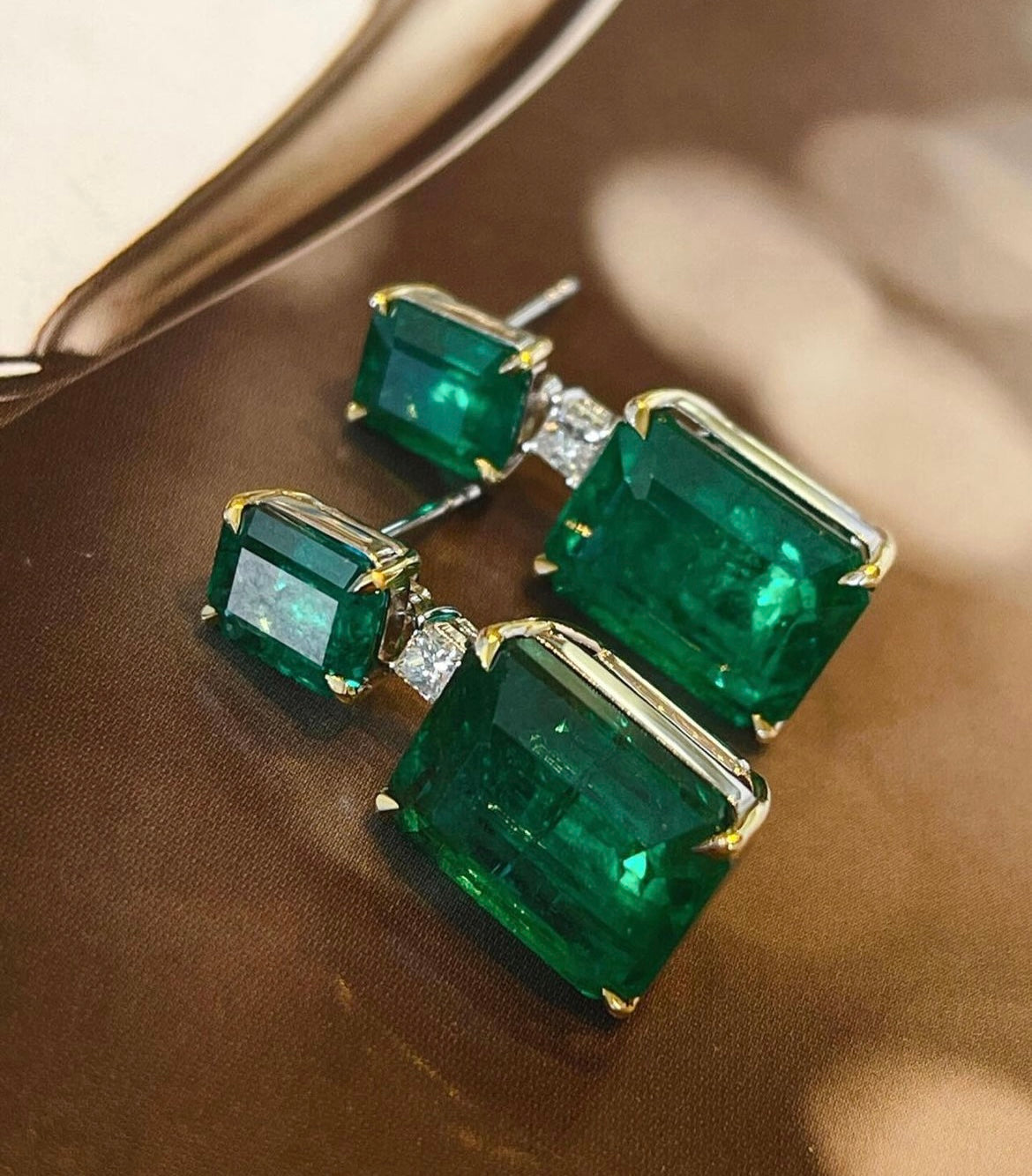Lab Grown Emerald Earings with 3 Carat on Top 6 Carat Below and 50 cent diamond lab grown on center in 14Kt Gold