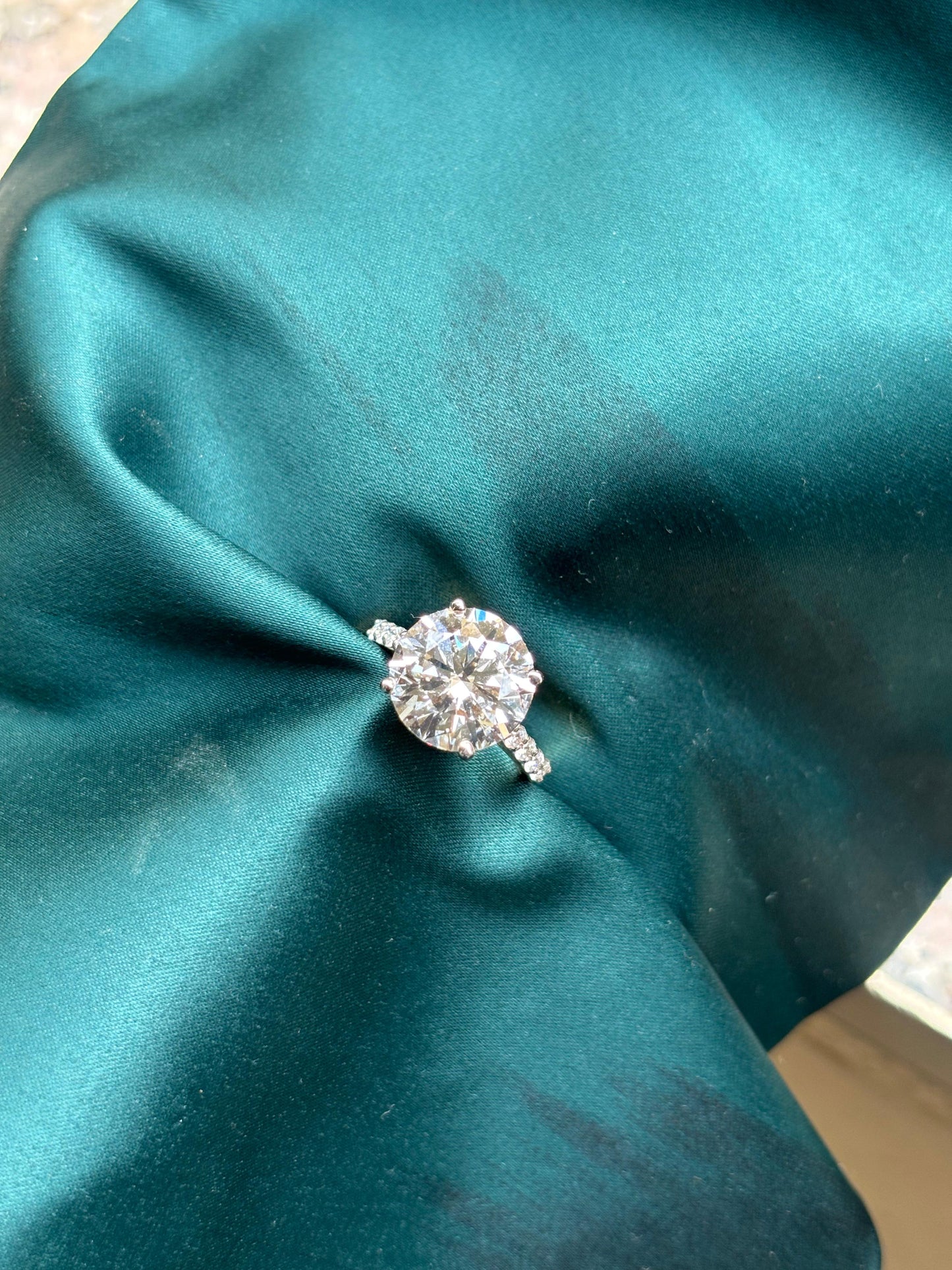 5 Carat Diamond Ring in 18Kt Gold