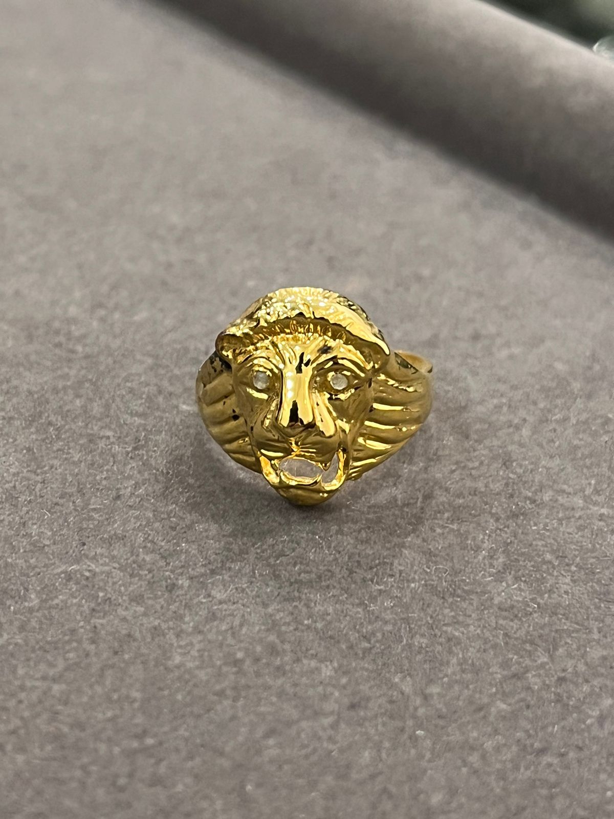 LIONROAR Ring with Stone on Eyes