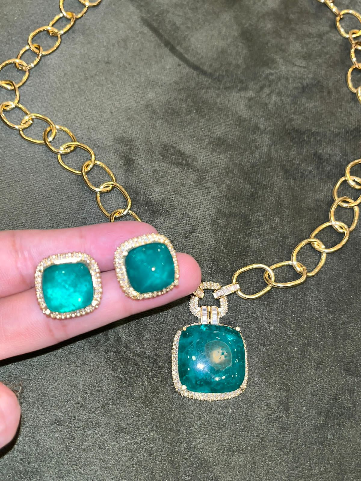 Luxury Souvenir Emerald Stone Embellished Necklace IZHAAR