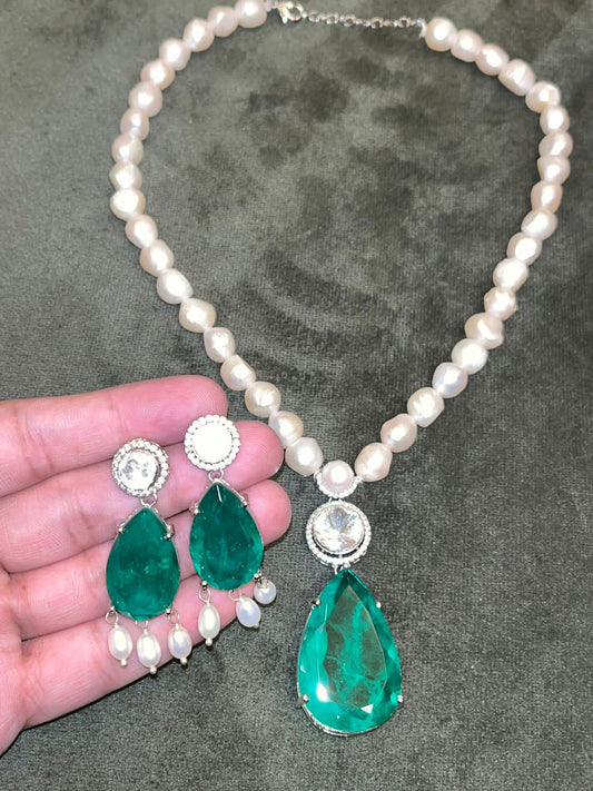 Luxury Souvenir Emerald Stone Pearl Embellished Necklace IZHAAR