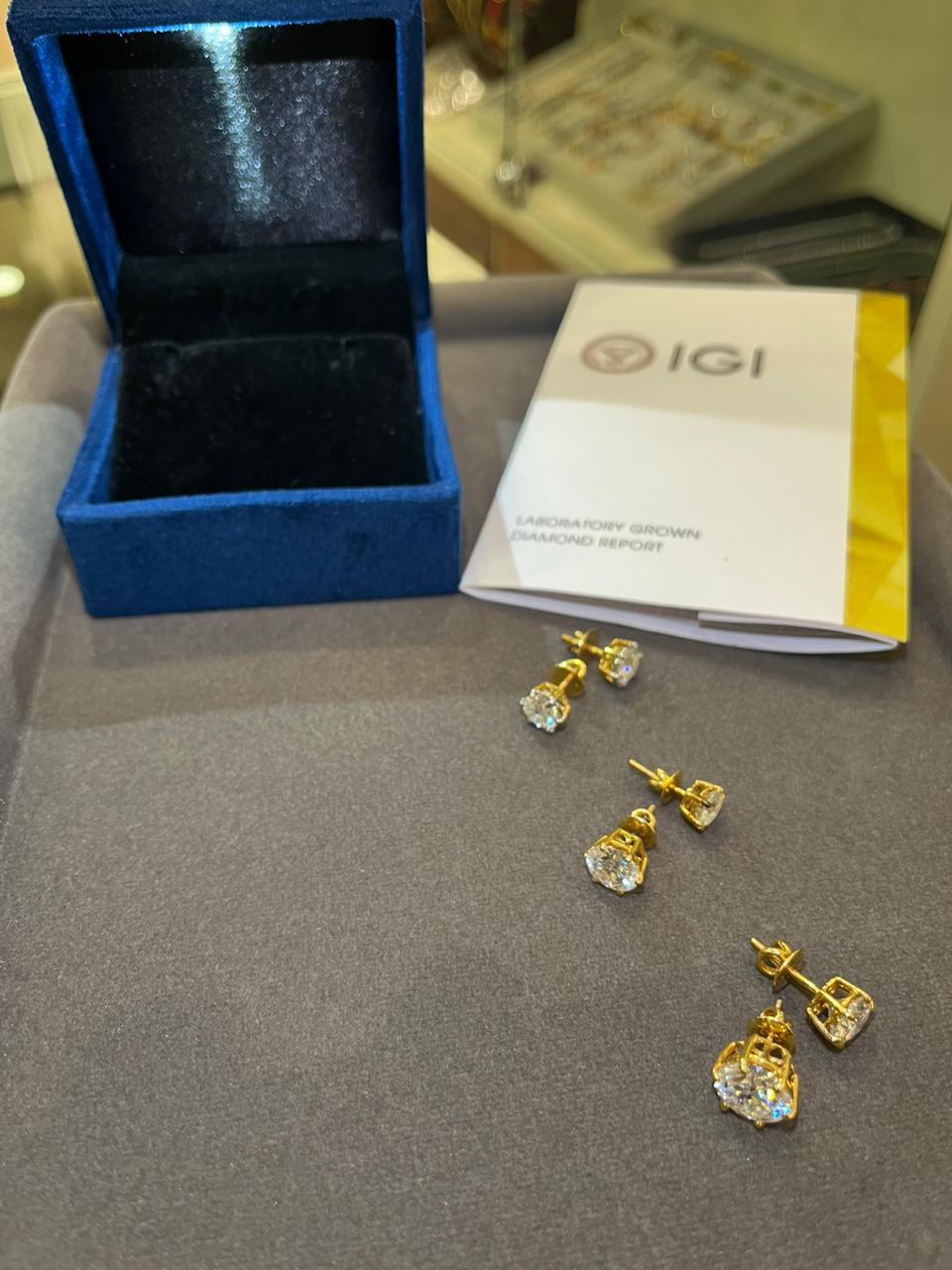 2 Carat Each Ear Pair of ROUND CUT LAB GROWN IGI Certified Solitaire Earings in 18Kt Hallmarked Gold