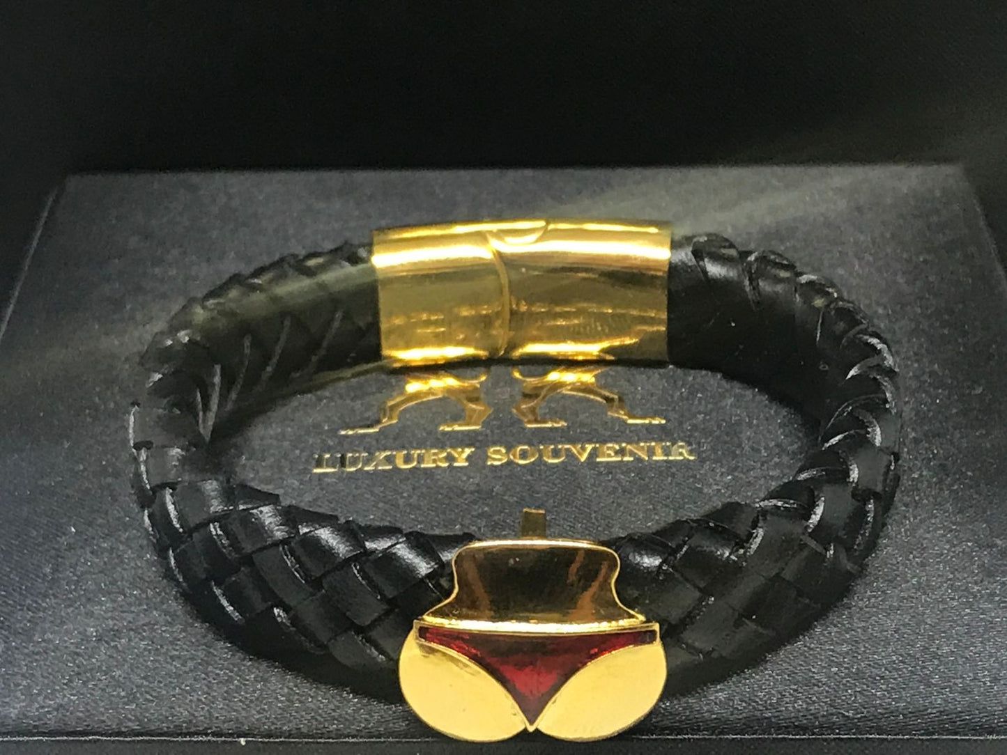 iSQUAT ASS BRACELET by Luxury Souvenir