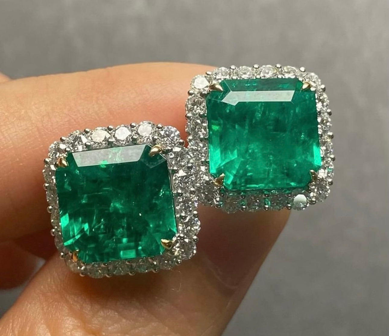 Colombian Lab Grown Emerald Earings crafted in 14Kt Gold and Lab Grown VVS Diamonds on sides