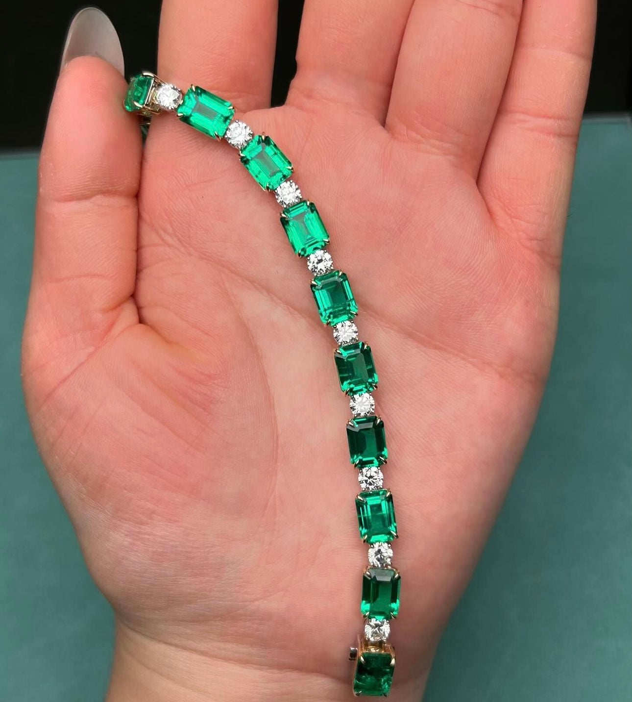 Tennis Bracelet Emerald and Lab Grown Diamonds