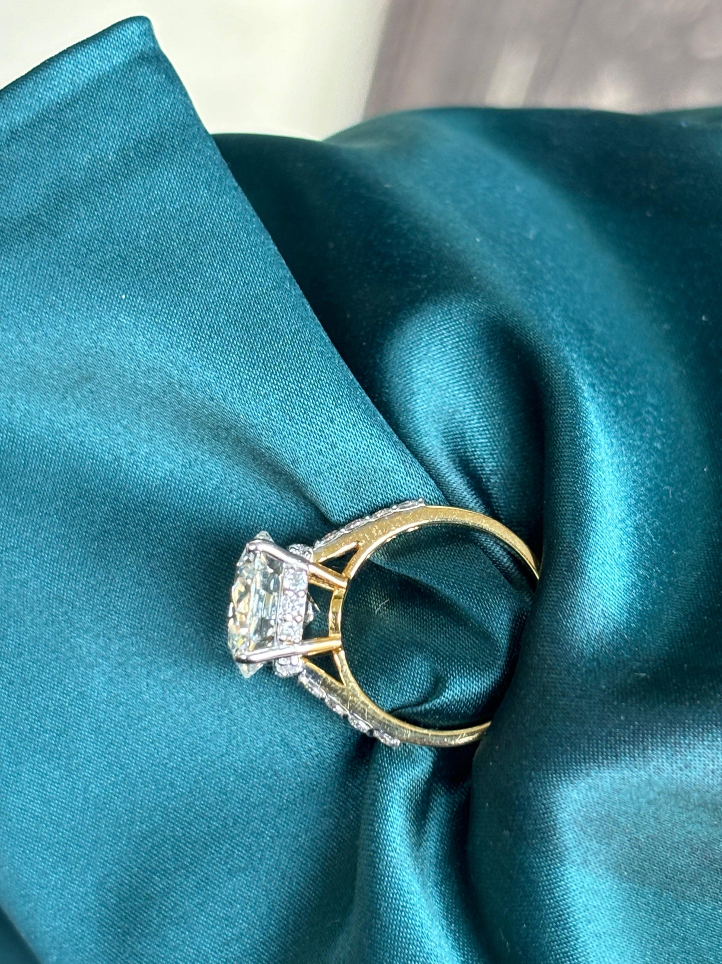 5 Carat Diamond Ring in 18Kt Gold