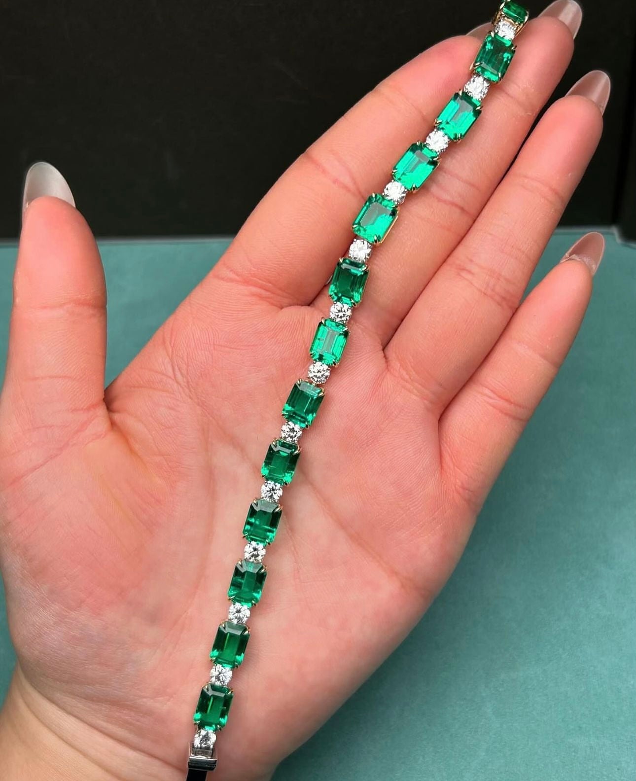 Tennis Bracelet Emerald and Lab Grown Diamonds