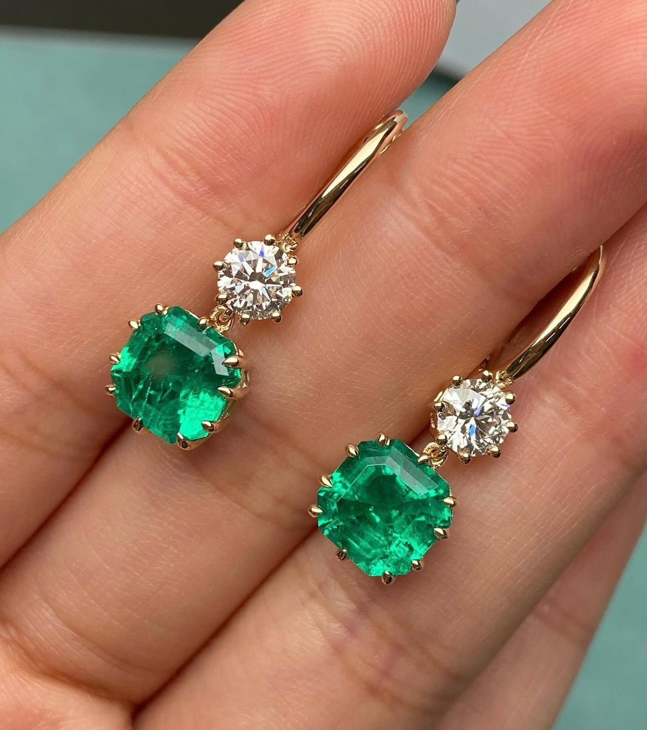 2 Carat Lab Grown Diamond with 5 Carat Emerald on 14Kt Gold Earings by Luxury Souvenir
