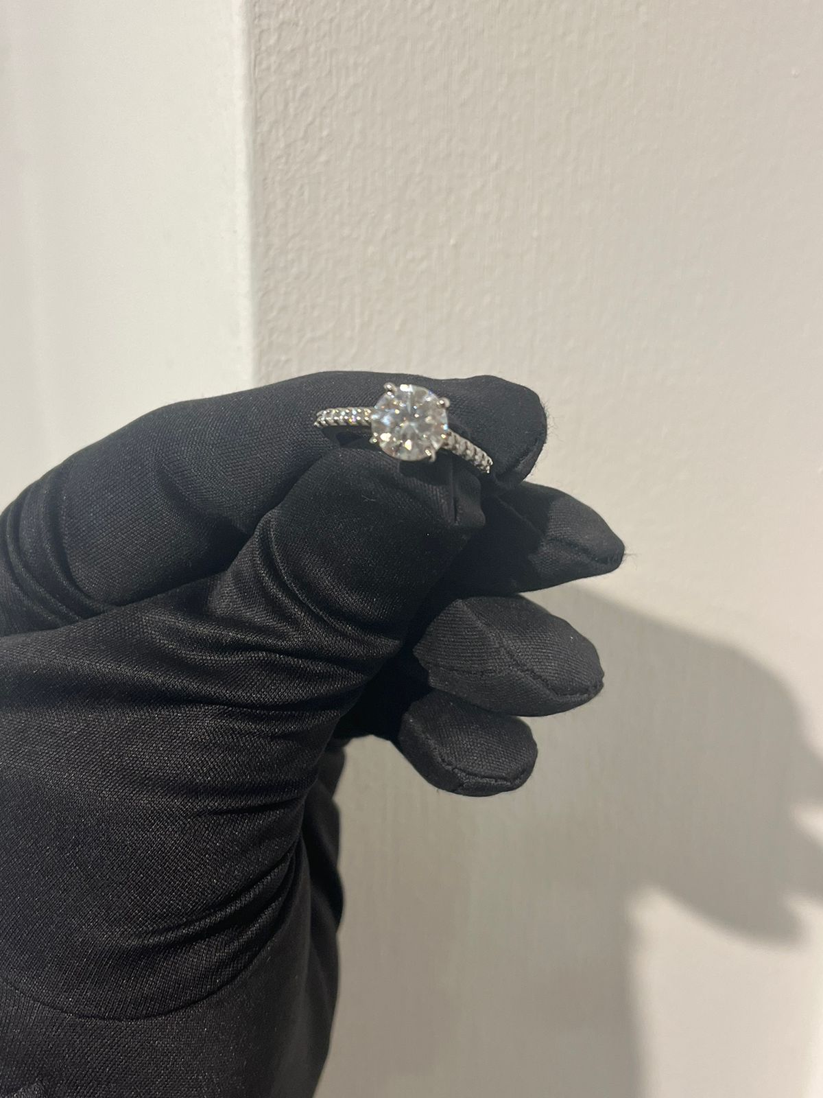 Popular International Design 2 Carat Moissanite Diamond Ring Set on Pure Silver 925 White Gold Plating