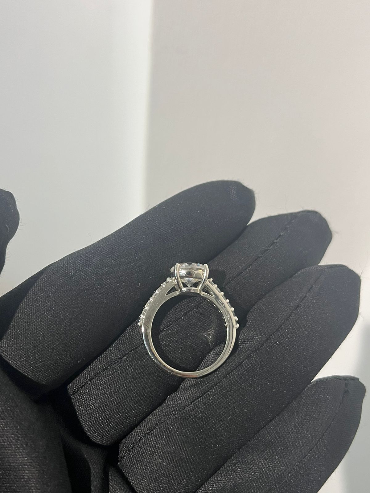 Popular International Design 2 Carat Moissanite Diamond Ring Set on Pure Silver 925 White Gold Plating