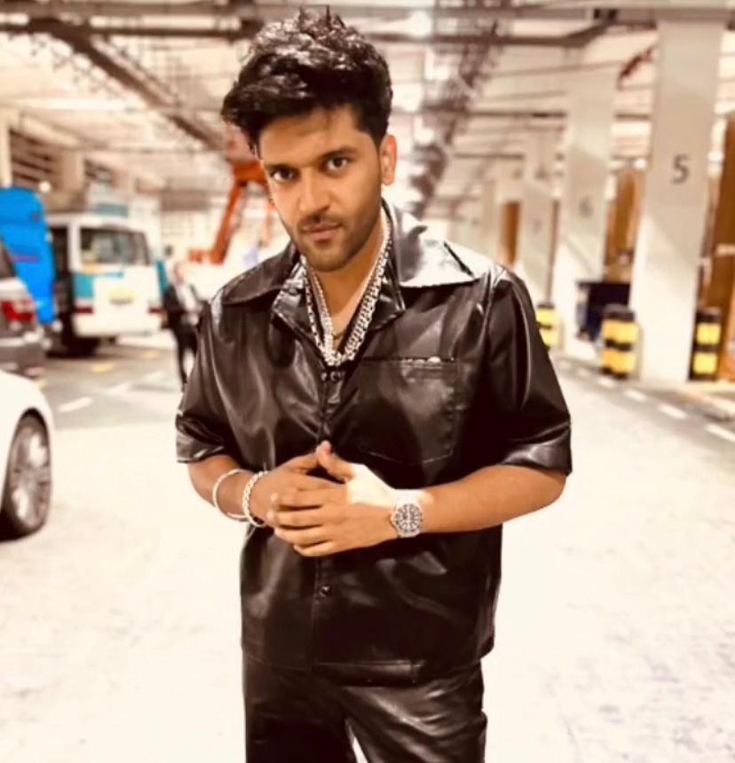 Cuban Diamond Chain ICED OUT , Worn by Celebrities like KING, SIDHU MOOSEWALA, GURU RANDHAWA,FAIZALPURIA & more..