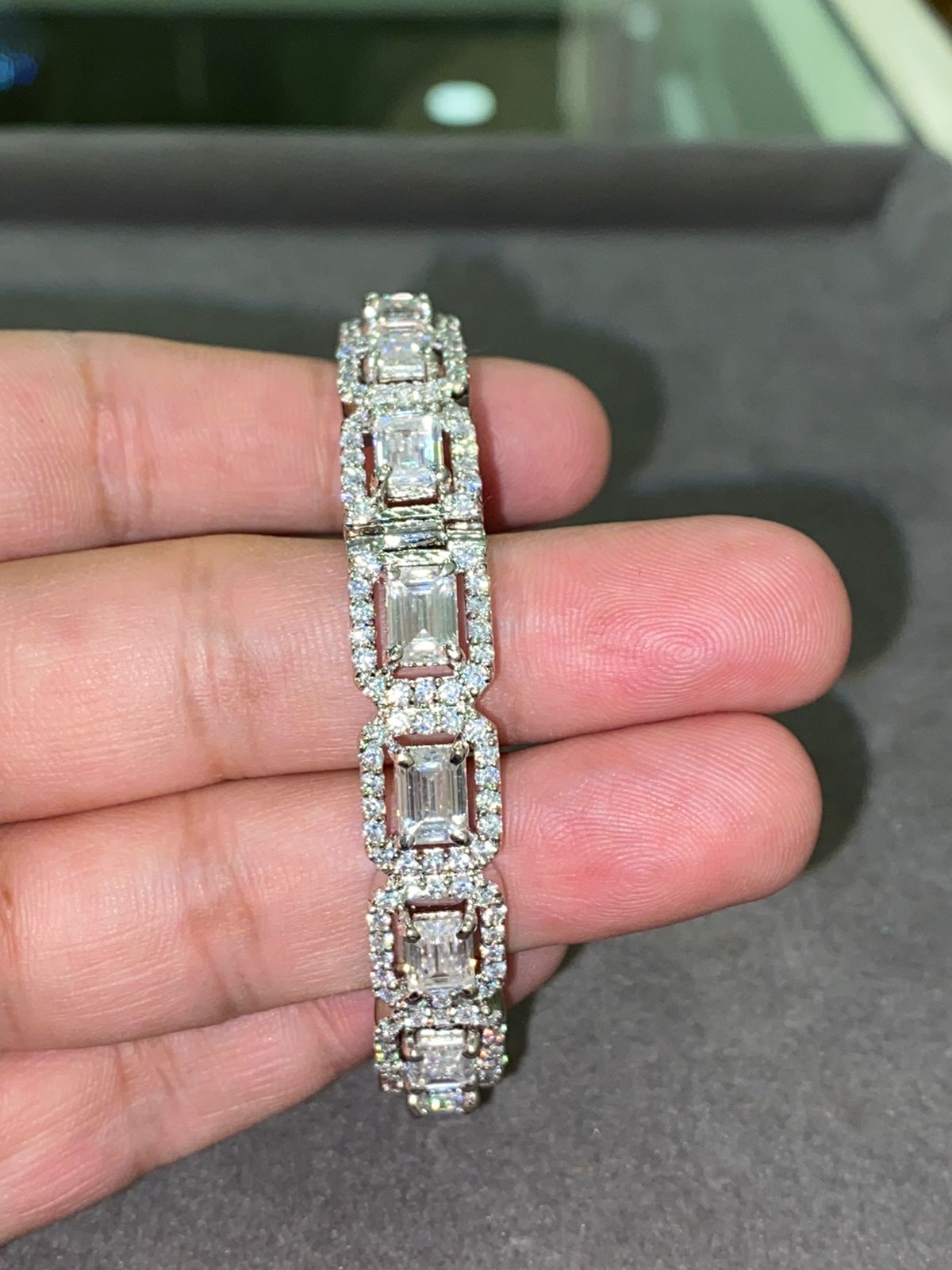 Emerald Diamond Bangle Cuff Openable,  Sixteen Pieces of 1 Carat Each Set with over 350 Pieces of 2 cent Diamonds on side.