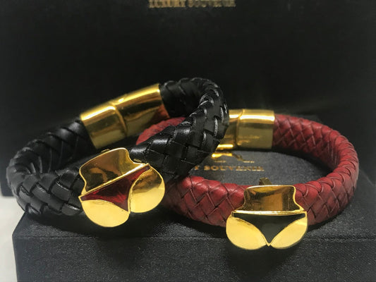 iSQUAT ASS BRACELET by Luxury Souvenir