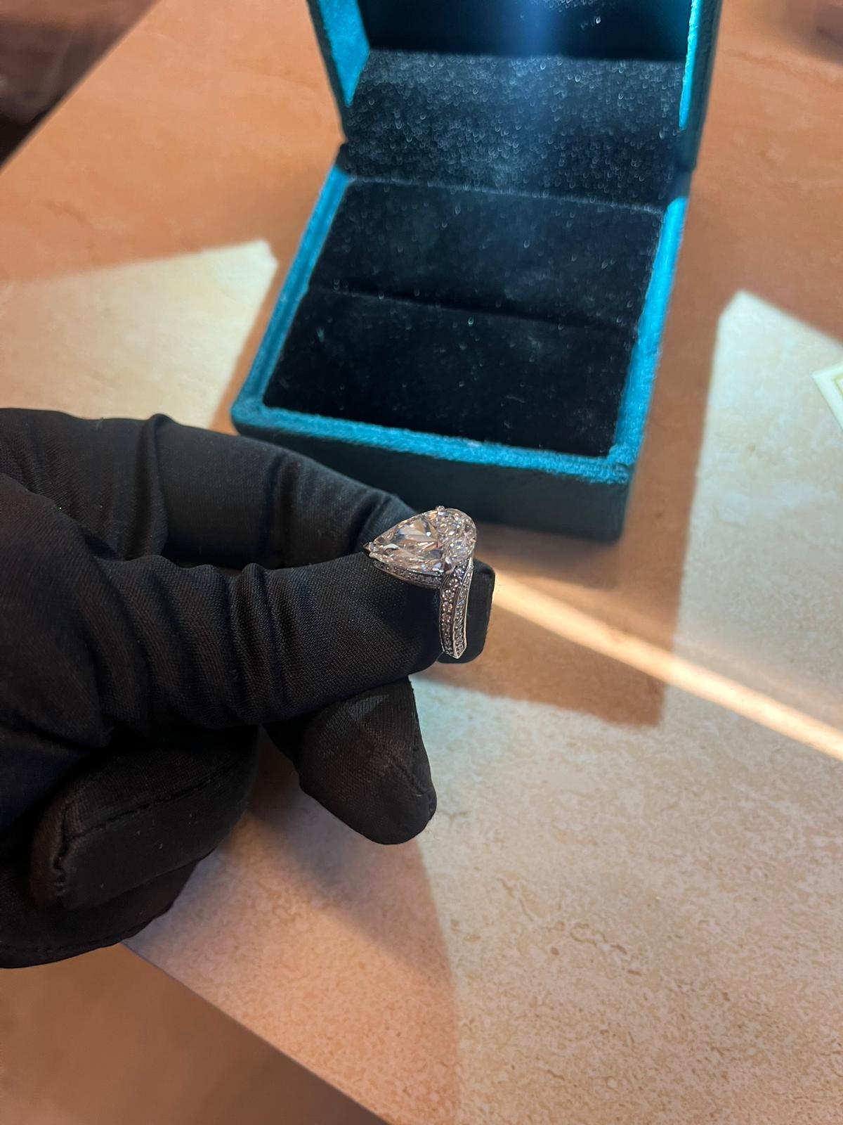 5 CARAT PEAR LAB GROWN DIAMOND RING IN 18KT GOLD