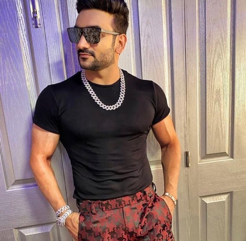 Cuban Diamond Chain ICED OUT , Worn by Celebrities like KING, SIDHU MOOSEWALA, GURU RANDHAWA,FAIZALPURIA & more..